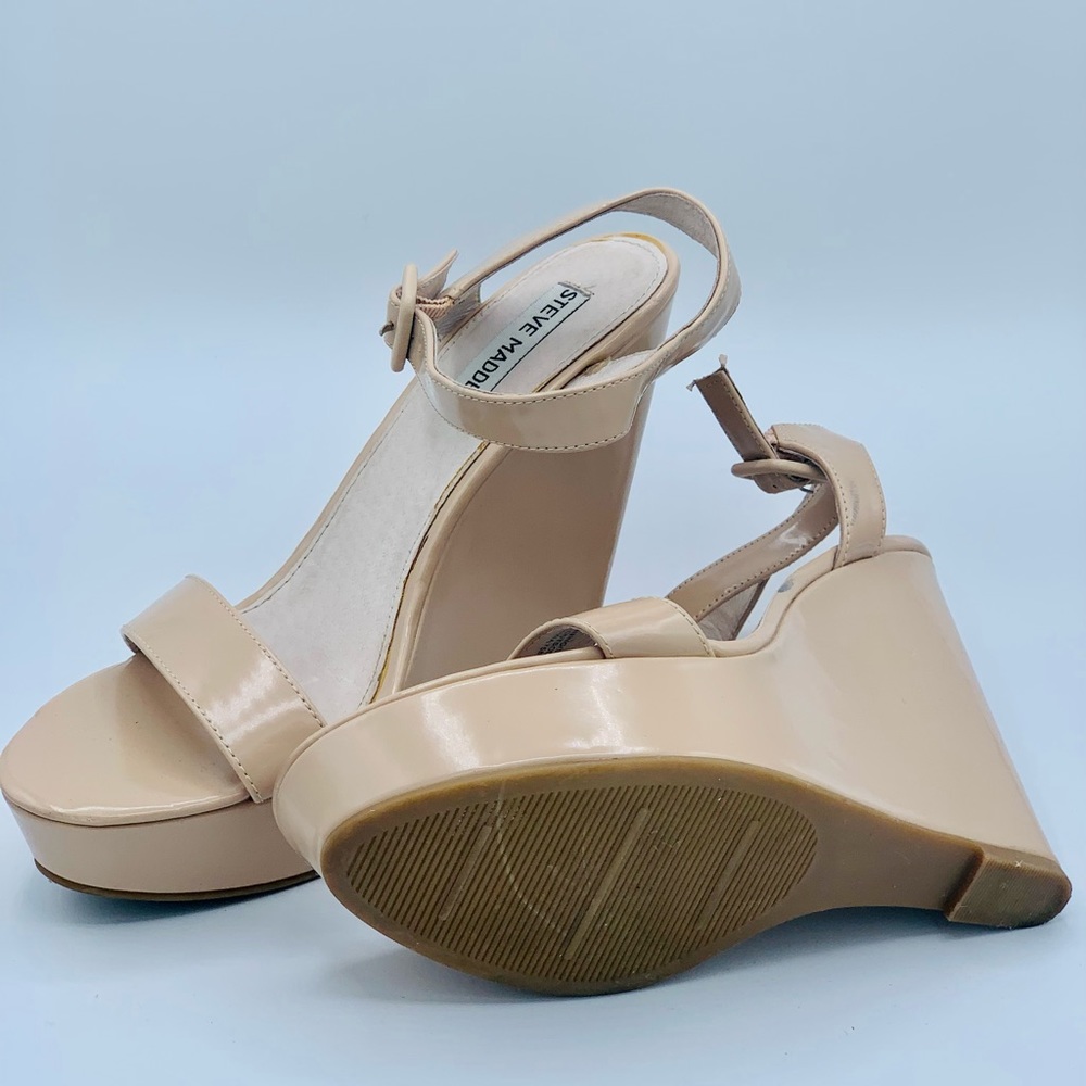 Steve Madden nude patent leather wedges